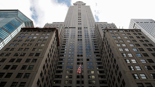New York'un en ünlü gökdelenlerinden tarihi Chrysler binası satışa çıkarıldı.
