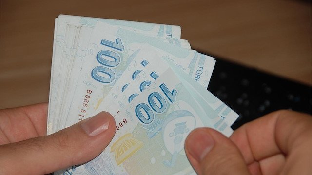 Kredi kartı borcu olanlar Ziraat Bankası'ndan alacakları düşük faizli kredi ile borçlarını tek çatı altında toplayabilecek.