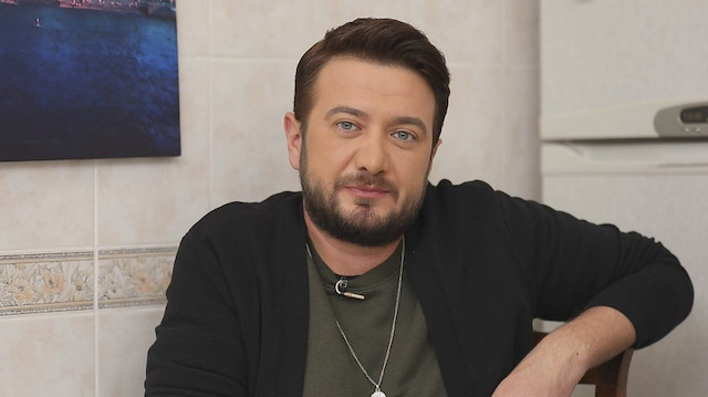 RTÜK tarafından ceza verilen Yemekteyiz programını Onur Büyüktopçu sunuyor.