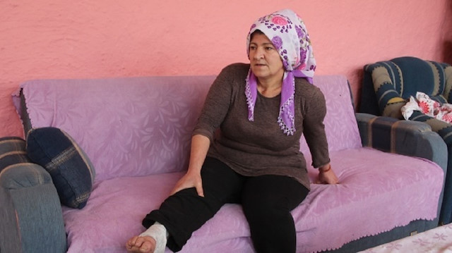 Çaresizlik içerisinde olduğunu aktaran kadın yetkililerin sesini duymasını bekliyor.