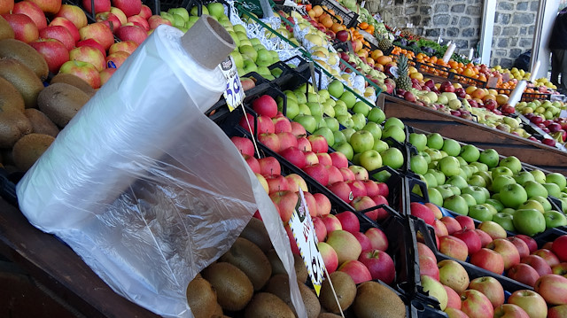 1 Ocak 2019'dan itibaren plastik poşetlerin satış noktalarında kullanıcılara ücreti karşılığı verilmesine yönelik düzenleme yapıldı.