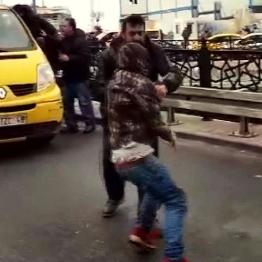 Sürücülerin korna kavgasında vatandaşlar araya girdi