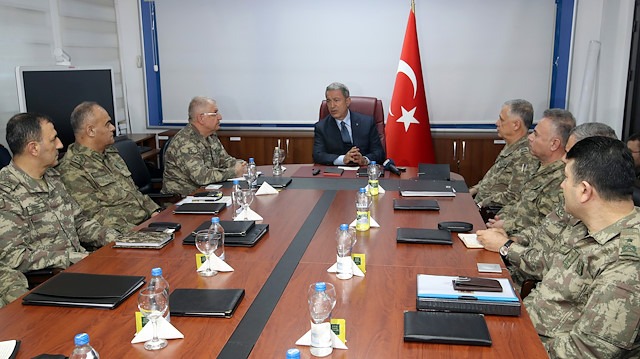 Suriye sınırında incelemelerde bulunan Akar'dan önemli açıklamalar