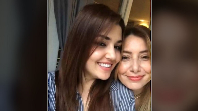 Hande Erçel ve annesi