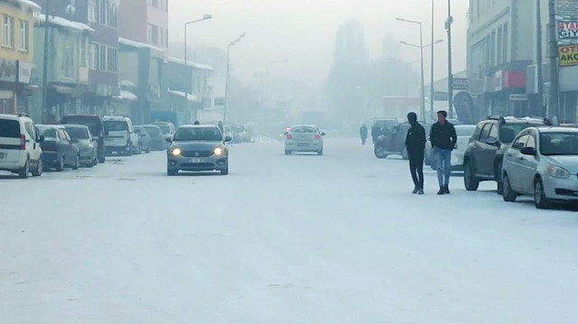 Göle ilçesi sıfırın altında 30,6 derece ile yine Türkiye'nin en soğuk yerleşim birimi oldu.