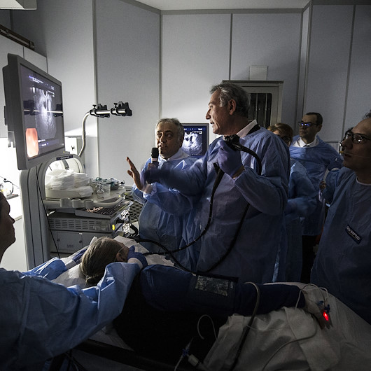 2 gün süren operasyonları 100 doktor canlı izledi