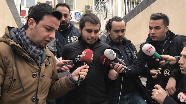 Ukrayna'da eğitim gören Türk vatandaşı iki öğrenciyi öldürdüğü iddiasıyla gözaltına alınan Hüsnü Can Ç. adliyeye götürülürken.