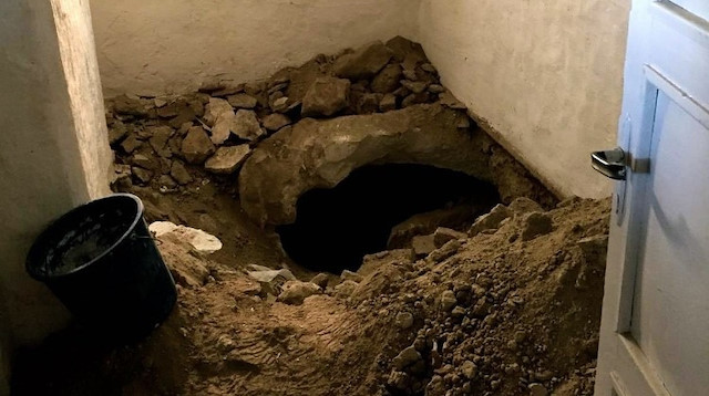 Evin bazı odalarının 2 metre derinliğinde kazıldığı belirlendi.