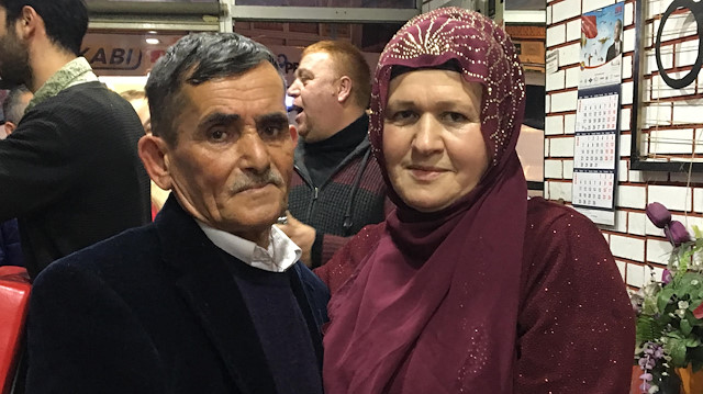 25 yıl evlilikten sonra boşanan çift, 15 yıl sonra yeniden evlendi.