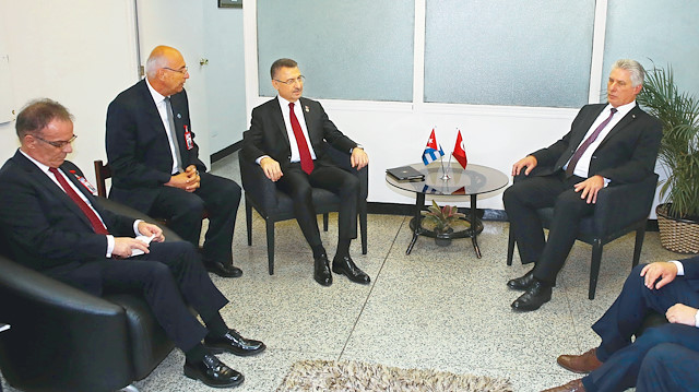 Fuat Oktay (Soldan 3) ve Miguel Diaz Canel (Soldan 4)