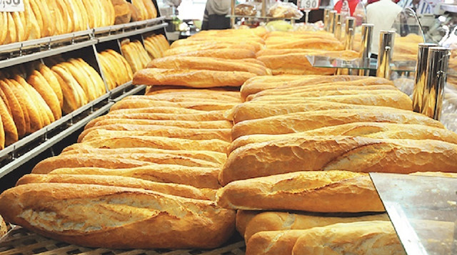 Satın aldığı ekmeği tüketemeden çöpe attığını ifade eden kişilerin oranı yüzde 11,7 olarak belirlendi.