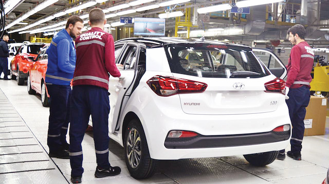 Otomotiv sanayisi ihracatta 13 milyar dolar cari fazla verdi.