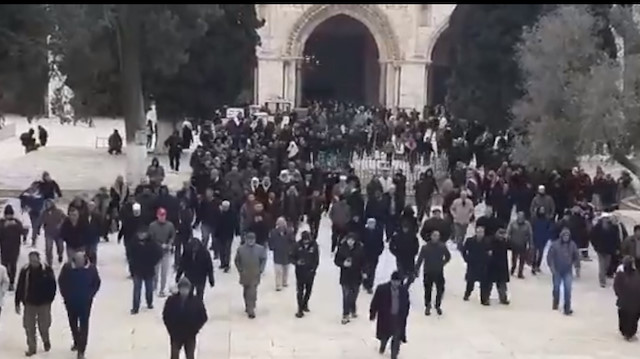 Müslümanlar tekbirlerle Mescid-i Aksa'ya girdi