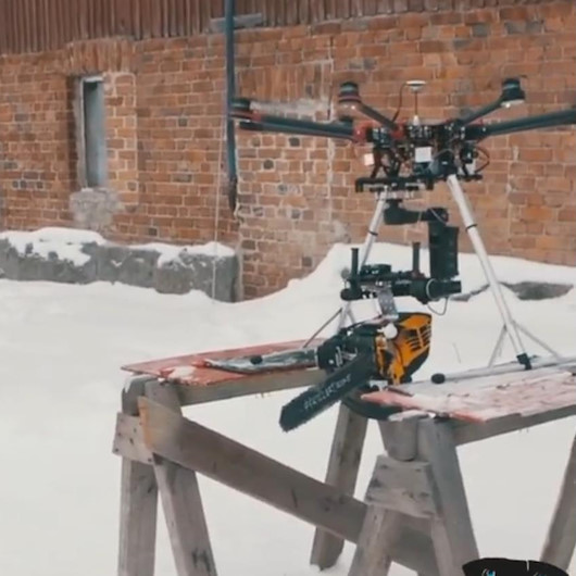 Dronea elektrikli testere bağlayıp ağaç kesti