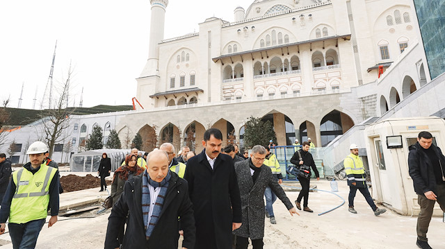 Bakan Kurum, Çamlıca Camii'nde incelemelerde bulundu.