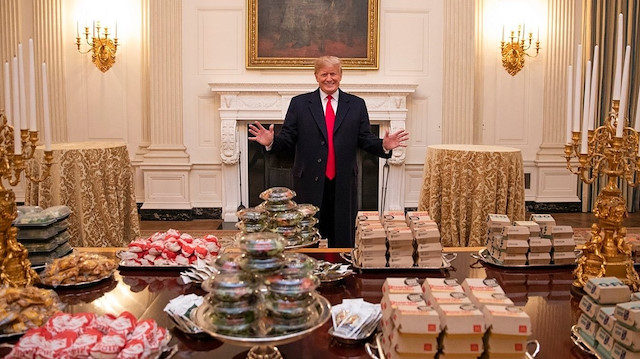 Trump Beyaz Saray'da hamburger ısmarladı