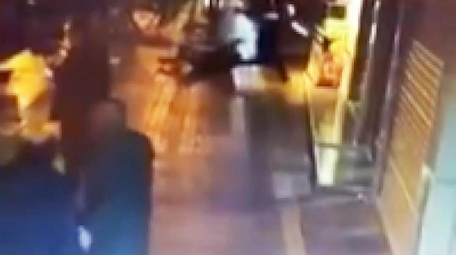 Sokak ortasında tekme tokat kavga