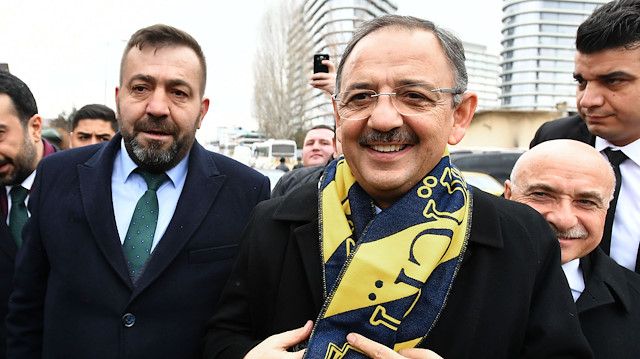 Taksiciler Özhaseki'yi 'Erik dalı' ile karşıladı