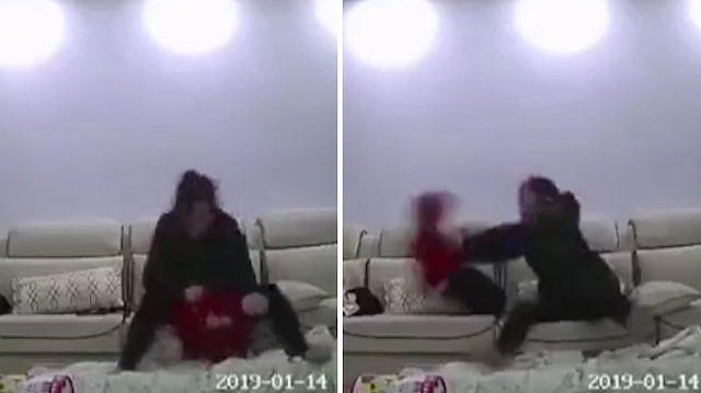 Vicdansız bakıcının küçük çocuğu sarsıp fırlattığı anlar kamerada