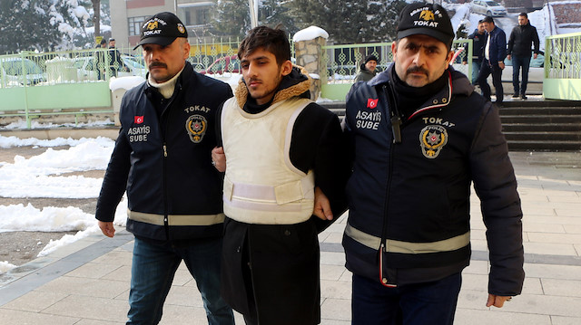 Kardeşini öldüren ve annesini yaralayan zanlı gözaltına alındı.