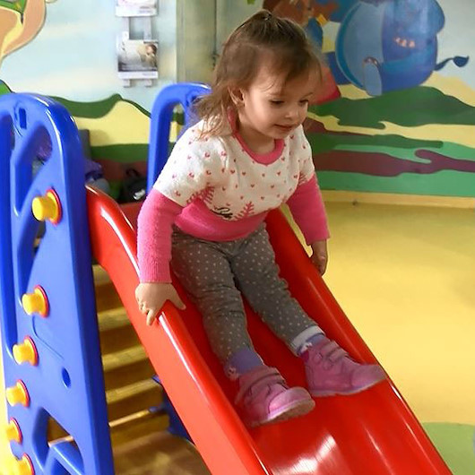 3 yaşında ilk kez ayakkabı giydi