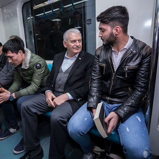 Binali Yıldırım Üsküdar'a Marmaray ile geçti