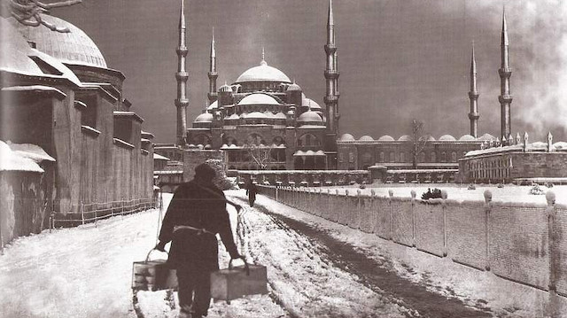 İstanbul'a uzunca bir süre su verilemedi. Şehre kurtlar inmeye başlamıştı.