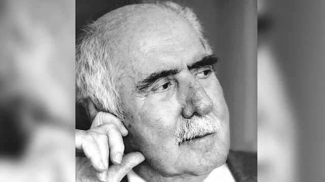 88 yaşında hayata veda eden Turgut Cansever, Ankara’daki Türk Tarih Kurumu Binası, Bodrum’daki Ertegün Evi ve Demir Turizm Kompleksi ile tam üç kez Ağa Han Mimarlık Ödülü’ne layık görülen ilk mimar unvanına sahipti.