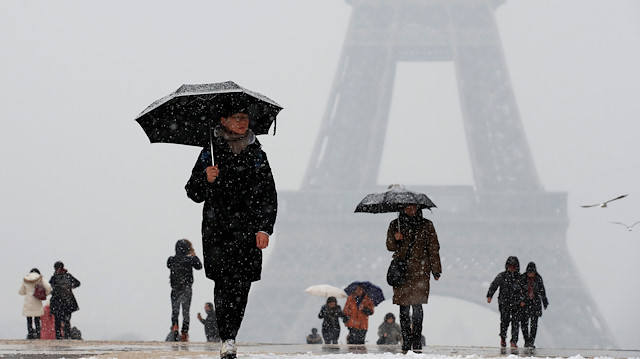 In Snowy Paris Chanel Recreates Summery Bliss Minus Lagerfeld