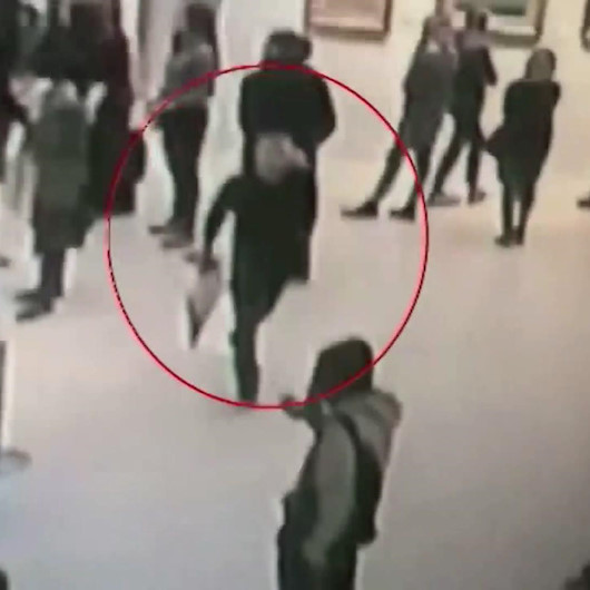 180 bin dolarlık tablonun çalındığı an kameralarda