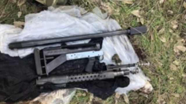 PKK sığınağında ele geçirilen zırh delici silah.