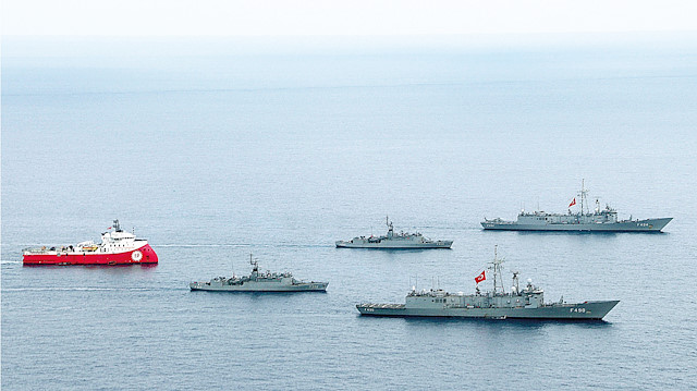 Savaş gemilerinin korumasındaki Barbaros Hayreddin Paşa gemisi