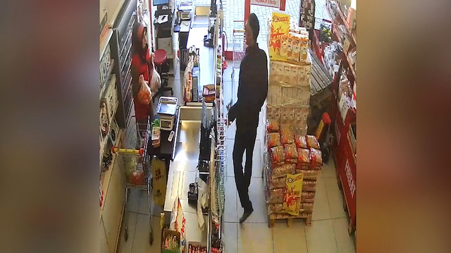 Bıçakla market soydu kaçamadan yakalandı