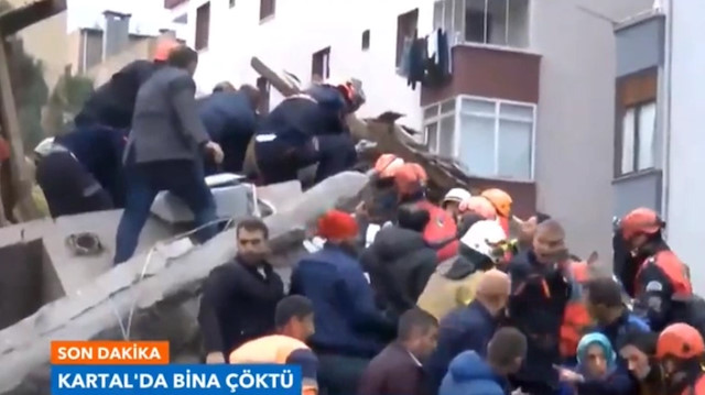 Çöken binadan bir kadının kurtarılma anı kamerada
