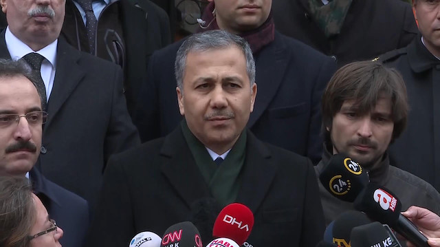 İstanbul Valisi'nden çöken bina hakkında açıklama