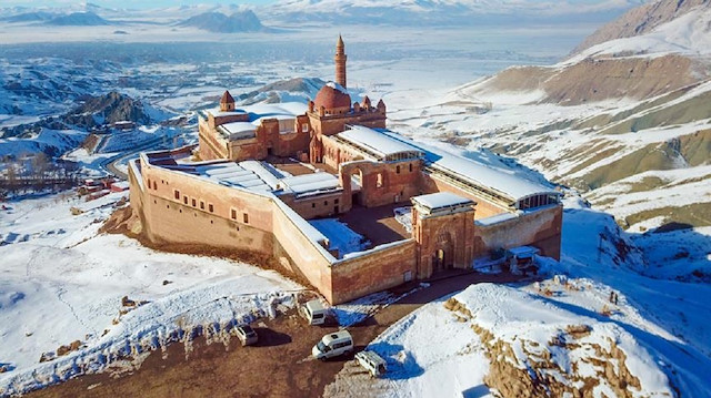 İshak Paşa Sarayı