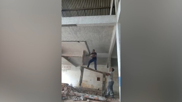 Yıktığı duvarın altında kaldı