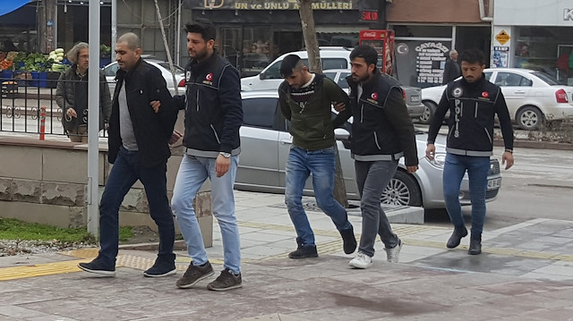 Polis, bisküvi jelatinine sarılmış 50 gram sentetik uyuşturucu ele geçirdi.