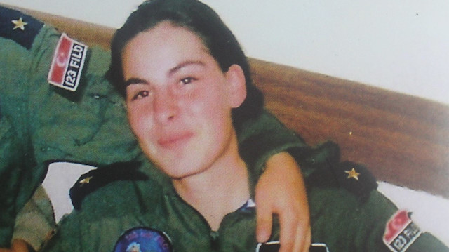 2001 yılında şehit olan pilot Ayfer Gök.