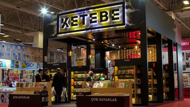 Ketebe yayın evi standı.