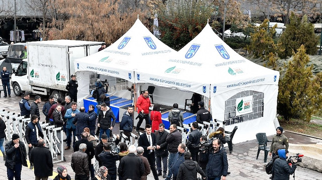 Halk sebze satış çadırları müşterileri için hazır
