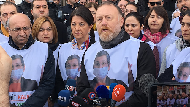 Yürüyüş yapmak isteyen HDP'li vekiller.