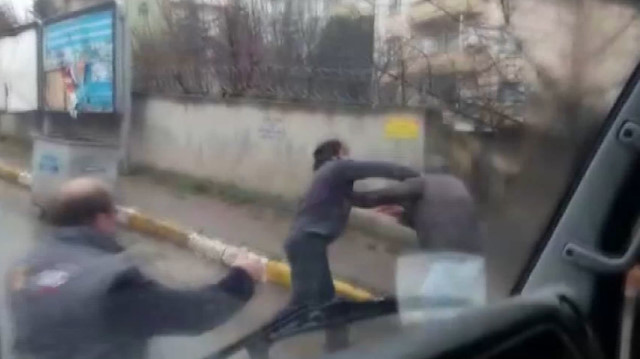 Trafikte öldüresiye dayak kamerada