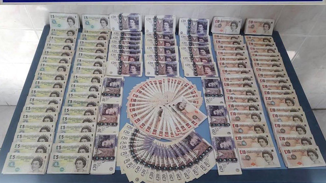 Operasyonda toplam sahte bin 324 İngiliz sterlini ele geçirildi.
