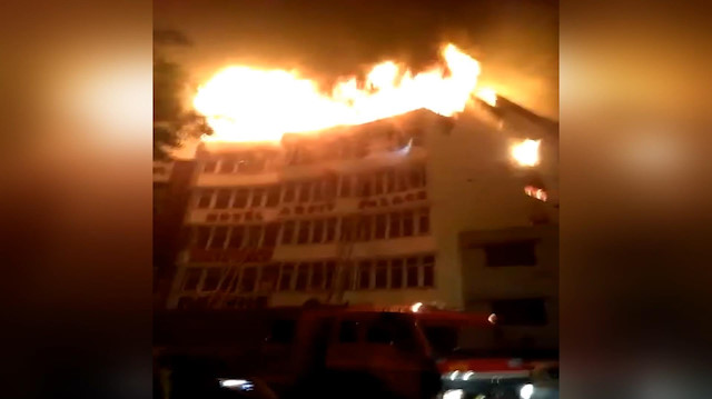 Hindistan'da otel yangını: 17 ölü.