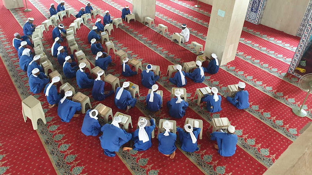 Mescid-i Aksa'nın mimarisinden esinlenerek inşa edilen 2. Abdülhamit Han Camisi'nde 7 bin kişi aynı anda namaz kılabiliyor.