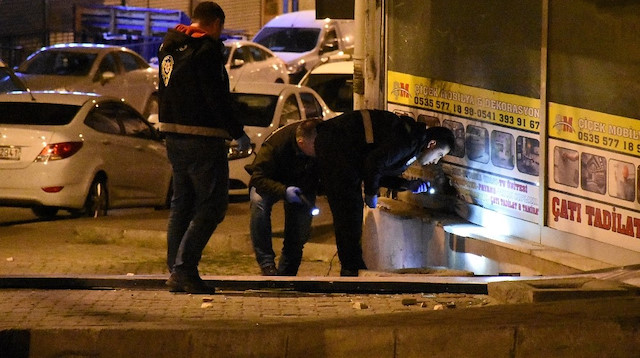 Gaziosmanpaşa’da bir mobilya dükkanın önünde EYP patlatıldı.