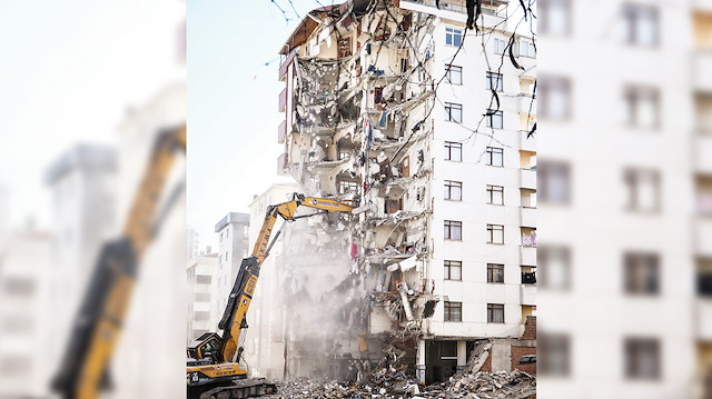 Yunus Apartmanı yıkım çalışmaları
