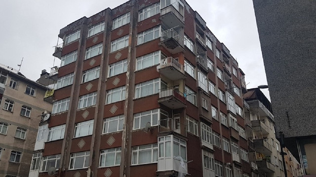 Boşaltılan bina belediye tarafından mühürlendi.