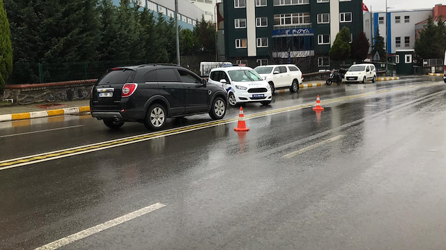 Olay yerine gelen polis ekipleri incelemelerde bulundu.